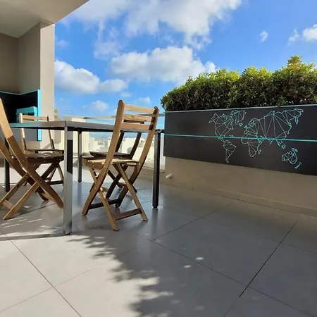 아파트 Loop Of Colours - Modern Seaview 2 Bedroom 2 Shower En-suite