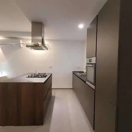 Loop Of Colours - Modern Seaview 2 Bedroom 2 Shower En-suite דירה *